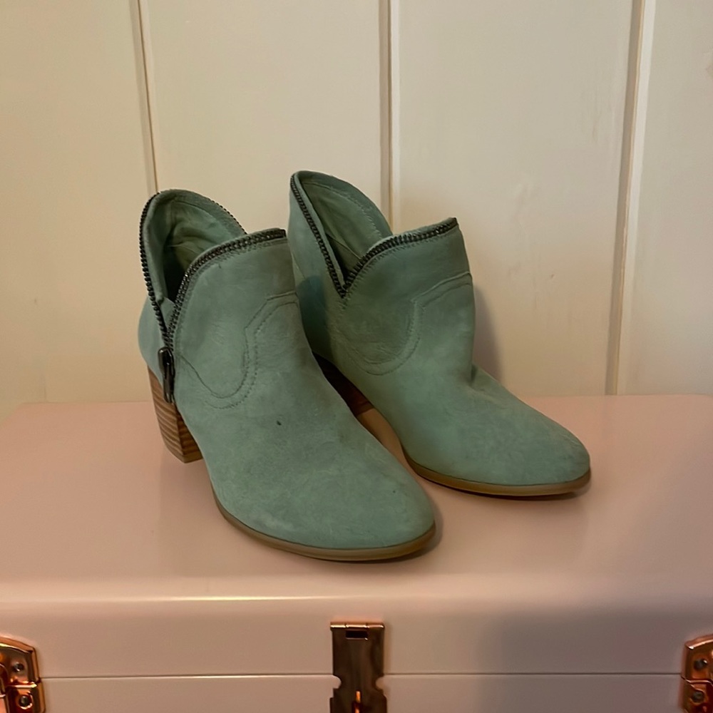 Never worn size 9 suede bootie